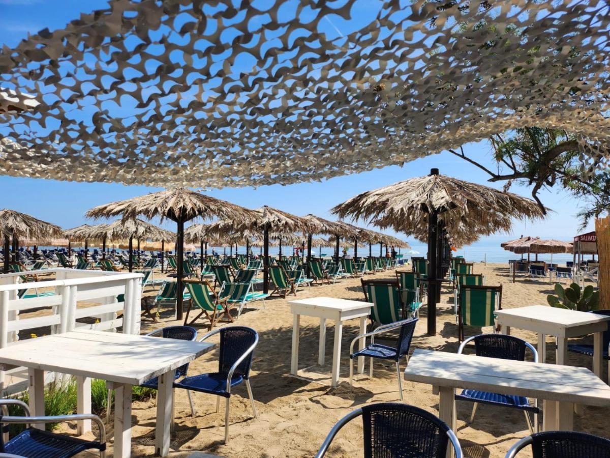 Hotel Petit Silvi Marina Ngoại thất bức ảnh