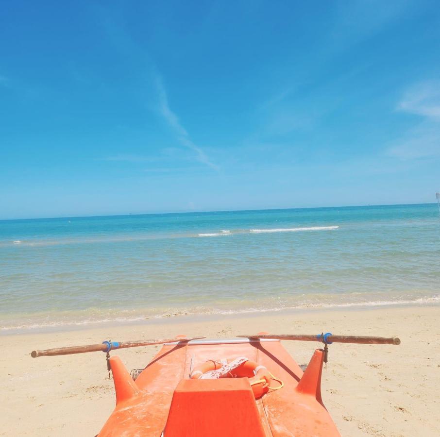 Hotel Petit Silvi Marina Ngoại thất bức ảnh