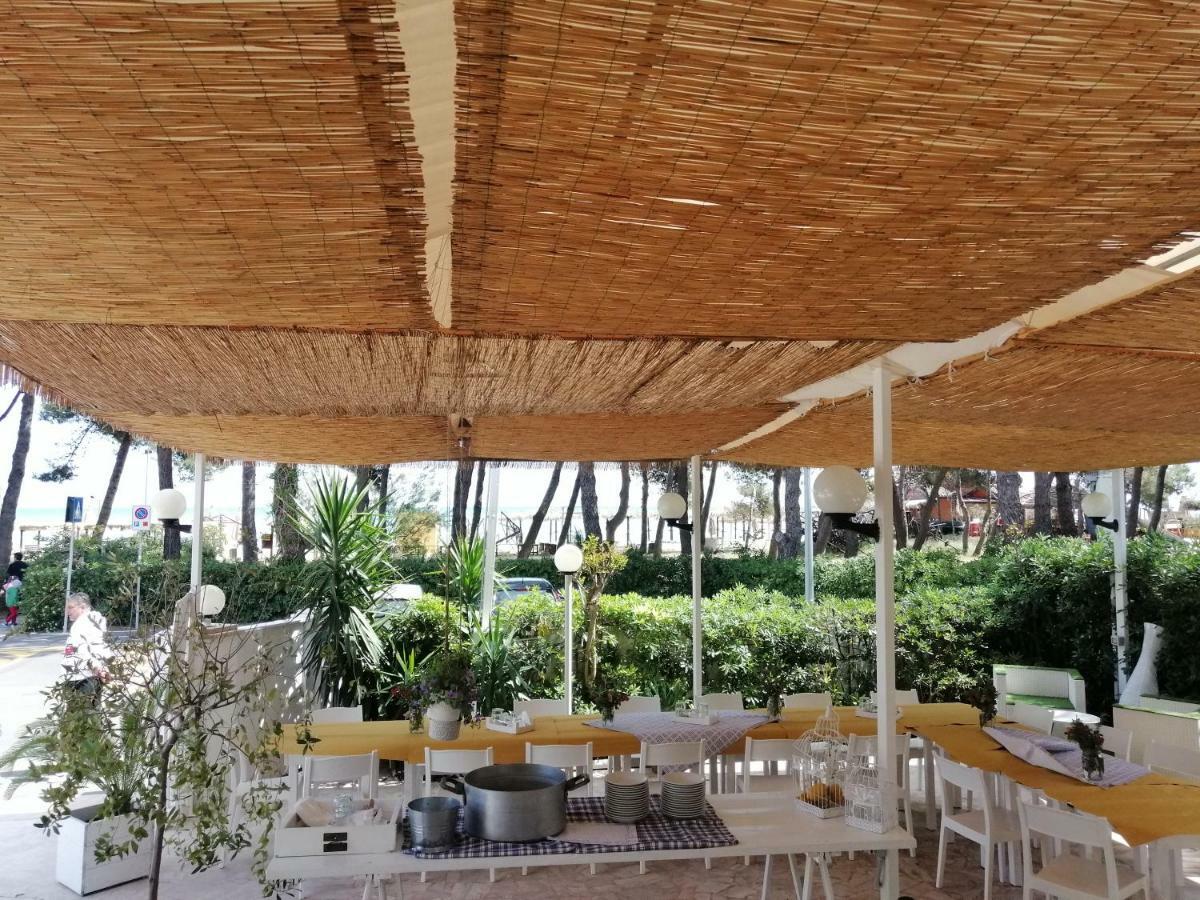 Hotel Petit Silvi Marina Ngoại thất bức ảnh